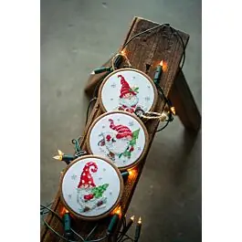 Weekendaanbieding Vervaco borduurpakket kerstkabouters in de sneeuw met borduurring pn-0187976