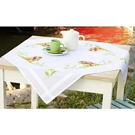 Voorbedrukte tafelkleedkonijntje op het gras om te borduren 80x80 cm Direct Beschikbaar