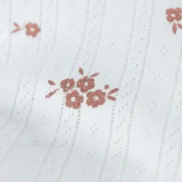 Ajour bloemen offwhite Op = Op