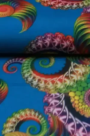 Texture stof, fantasie print, blauw/ regenboog. Q384 Op = Op