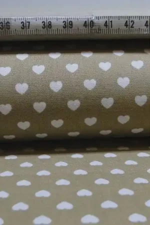 Gratis Retour Poplin stof beige met witte hartjes,HS053