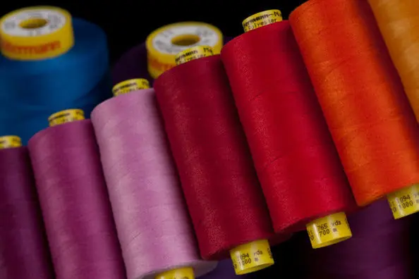 Superprijs Gütermann atelier naaigaren, 1000m – 45 kleuren.