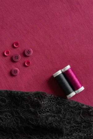 Voordeelprijs Heavy viscose twill berry