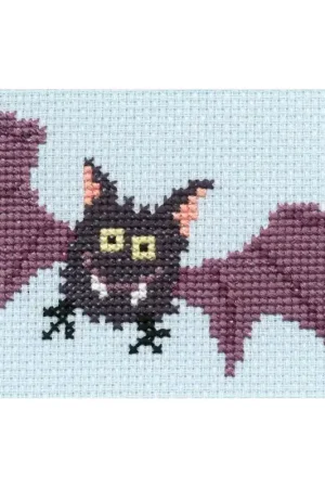 Must-Have Borduurpakket Kate Hadfield - Spooky - Bat - Bothy Threads