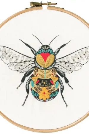 Vrij borduren pakket Ally Gore - Bee - Bothy Threads Laatste Versie