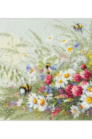 Merkproduct Borduurpakket Daisies and Clover - Magic Needle