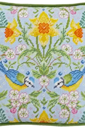 Petit Point borduurpakket Karen Tye Bentley - Spring Blue Tits Tapestry - Bothy Threads Beperkte Voorraad