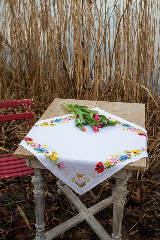 Dagaanbieding Tafelkleed Kleurige bloemen borduren (pakket)