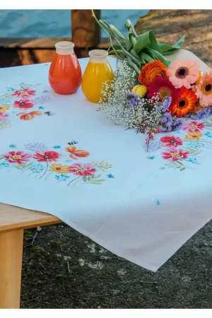 Betaalbaar Vervaco Tafelkleed Klaprozen en wilde bloemen PN-0227437