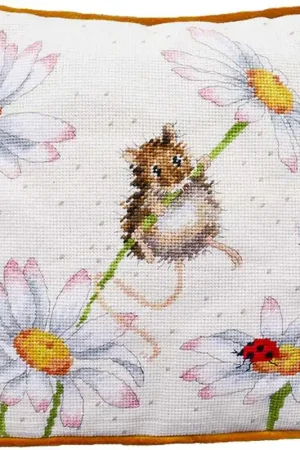 Op = Op Bothy Threads Hannah Dale Daisy Mouse Kruissteekkussen pakket THD80